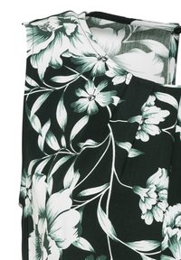 Blouse sans manches, tissu vert foncé avec motif floral blanc, présente des plis et un décolleté en V, fabriquée en matériau léger et lisse.