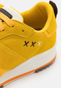 Scotch & Soda VIVEX  - Trainers - yellow