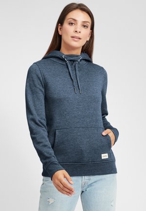 Sweat-shirt à capuche bleu marine en tissu doux, doté d'une poche avant, d'un cordon de serrage ajustable et d'une étiquette de marque à l'ourlet.