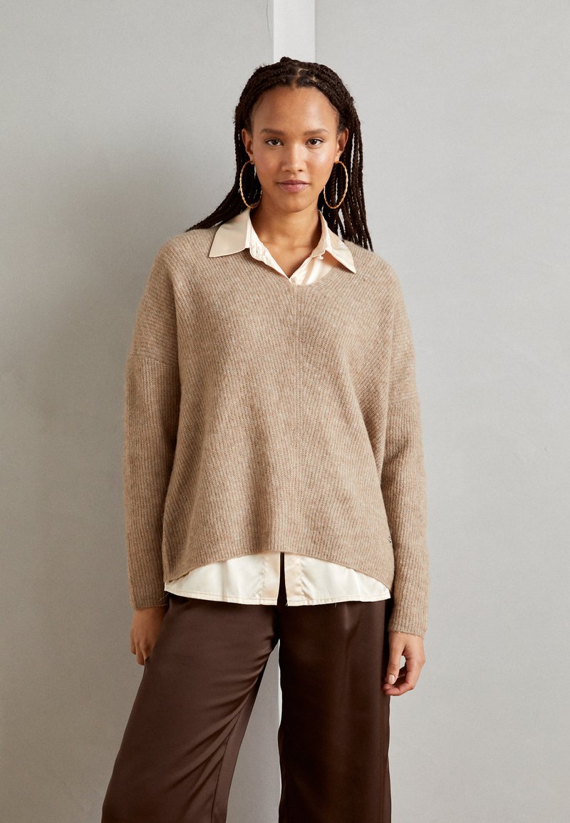 Mos Mosh THORA V-NECK - Strickpullover - roasted cashew