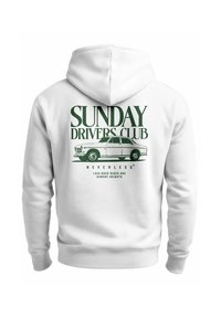 Weißer Kapuzenpullover mit einem großen grünen Grafikdesign, das den Text "SUNDAY DRIVERS CLUB" und eine Illustration eines Oldtimers zeigt.