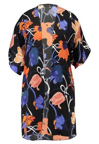 Bloementuniek met een zwarte achtergrond, gekenmerkt door oranje, blauwe en paarse bloemen, korte mouwen en een open voorkant ontwerp. Lichtgewicht stof.