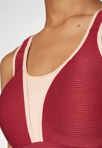 Shock Absorber ULTIMATE RUN BRA PADDED - Sports-BH-er med mye støtte - red