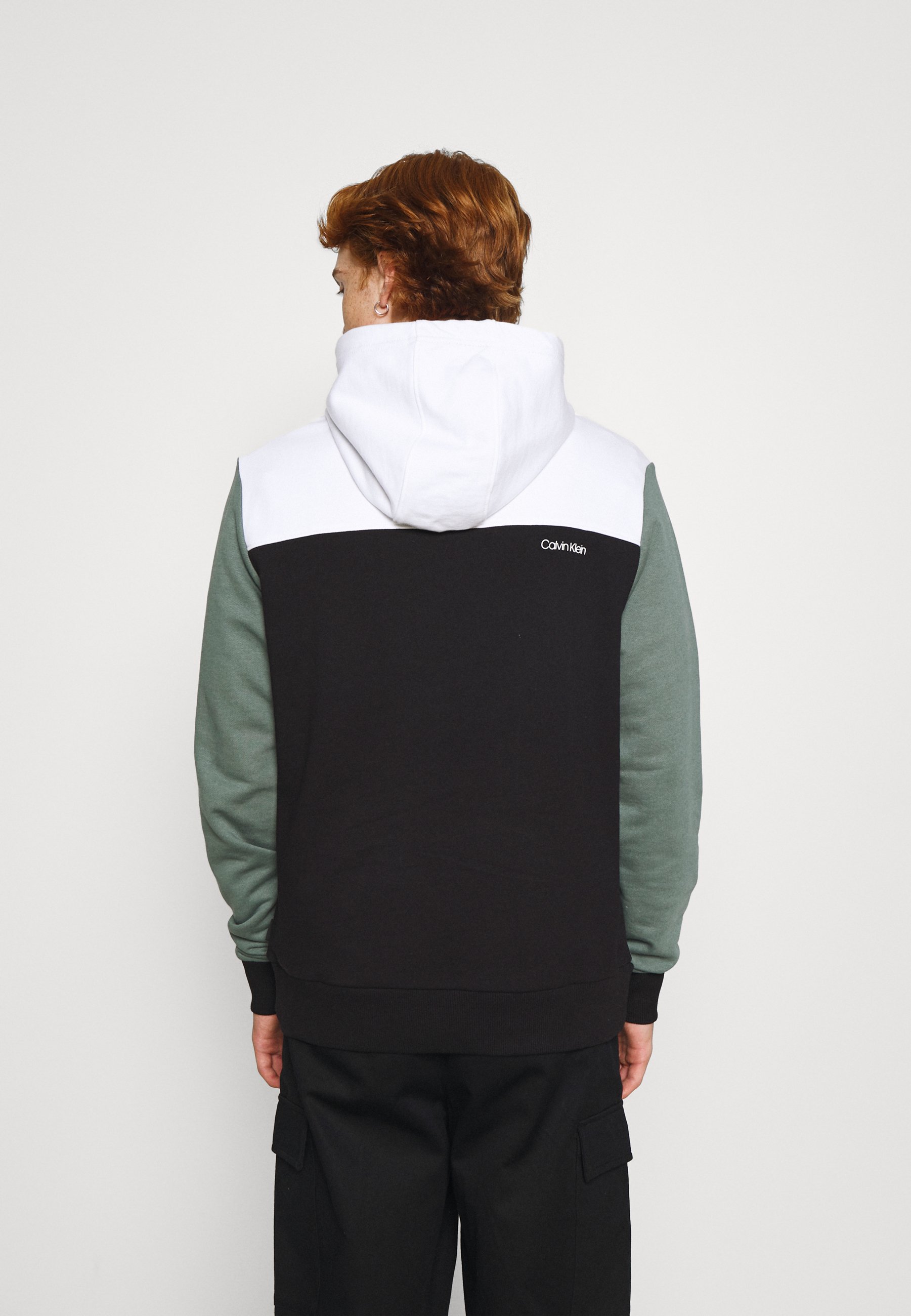 Calvin Klein TRIPLE COLOR BLOCK HOODIE - Sudadera - bright white/blanco -  Zalando.es