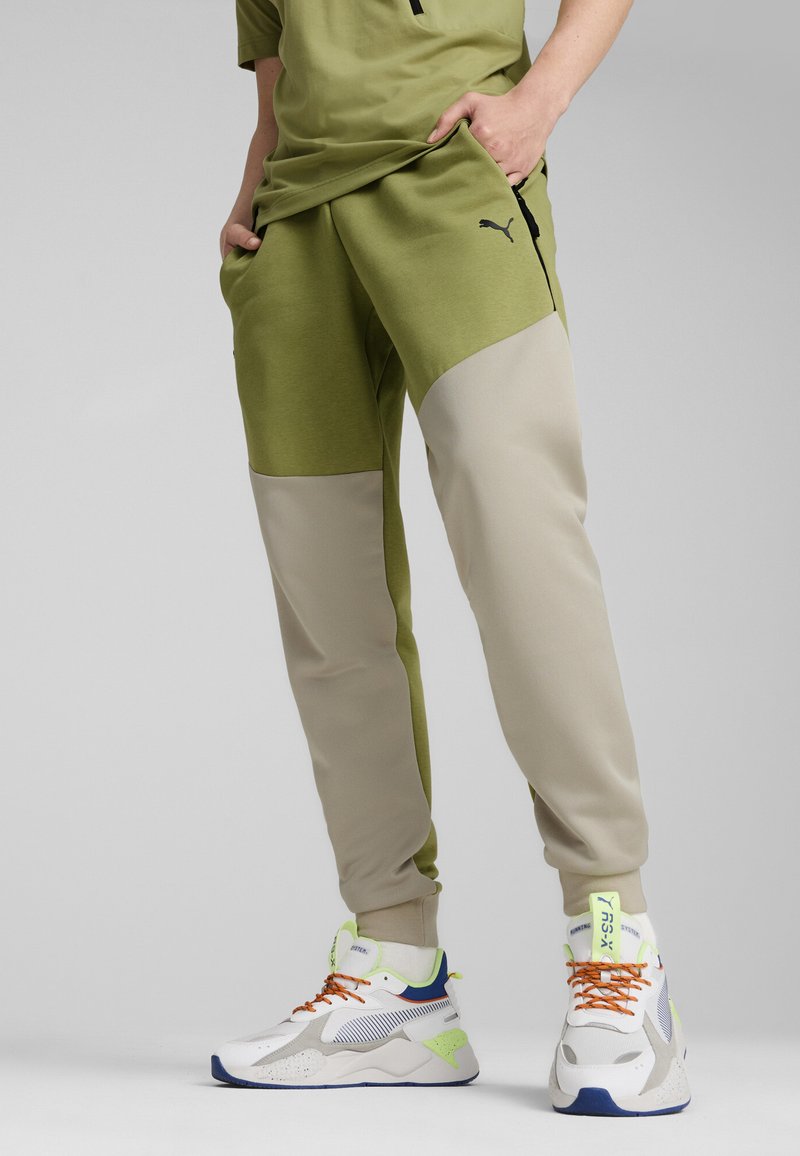 Puma TECH JOGGING - Treningo apatinė dalis - calming green