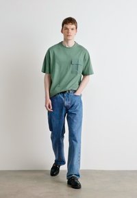 BOSS POCKET - Jednoduché tričko - open green