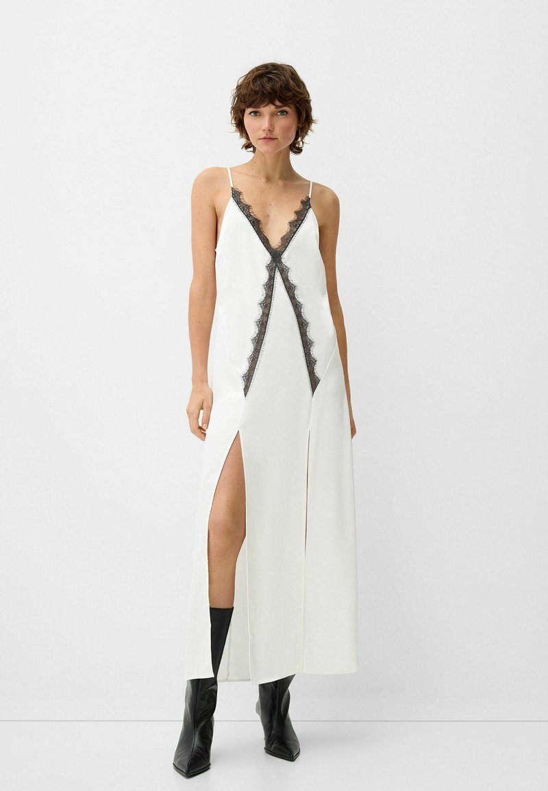Bershka Maxi-jurk wit Bershka Maxi-jurk wit