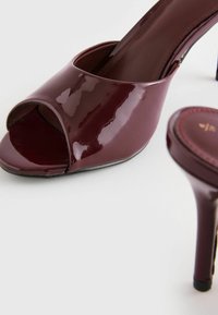 Next FOREVER COMFORT- REGULAR FIT - Mules med hæl - burgundy