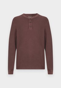 Langärmliges, geripptes, dunkelbraunes Henley-Shirt mit drei Knöpfen an der Vorderseite und einem runden Halsausschnitt.