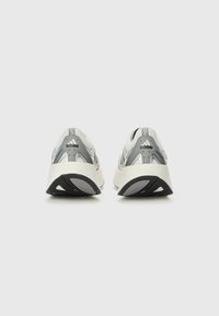 adidas Originals ADIZERO ARUKU UNISEX - Joggesko - silver-coloured/crystal white/grey three