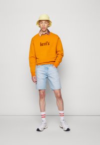 Levi's® GRAPHIC CREW - Camisola - ochre