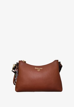 Borsa a mano in pelle marrone con texture, logo Pollini dorato, cerniera dorata e dettaglio di tracolla intrecciata multicolore su sfondo bianco.