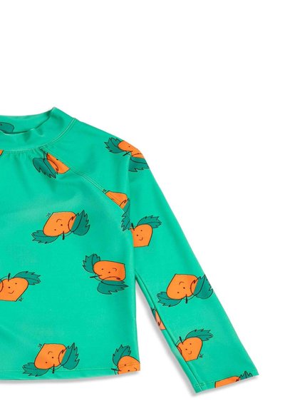 Chemise turquoise à manches longues avec un col montant, décorée d'un motif répétitif d'illustrations de carottes oranges souriantes avec des feuilles vertes.