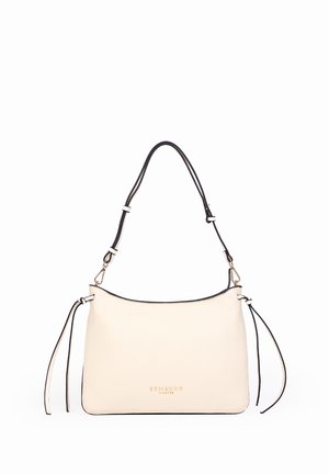Borsa a mano in pelle color crema con rifiniture nere, tracolla regolabile nera, nappe laterali e logo in tonalità oro al centro frontale.