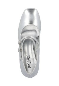 Scarpa Mary Jane argento con finitura metallica lucida, punta quadrata e una singola cinghia regolabile. Presenta una soletta imbottita.