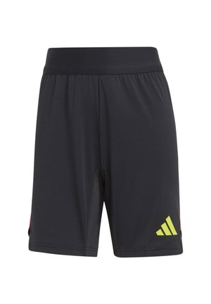 Shorts de sport noirs avec une taille élastique, comportant des accents jaunes et un logo sur le bas à gauche. Texture lisse et longueur à genoux.