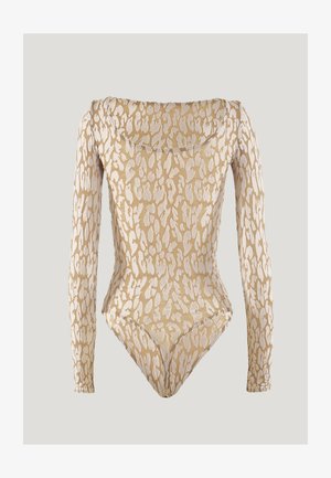 Body a maniche lunghe con un motivo leopardato oro e crema, caratterizzato da un ampio scollo e una silhouette aderente. Tessuto texturizzato con leggera lucentezza.