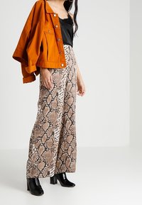 YAS Tygbyxor - black