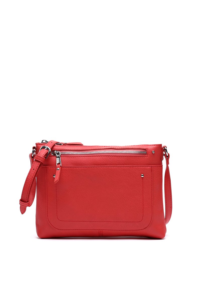 Červená kožená crossbody ta�ška s hlavným oddielom na zips, nastaviteľným popruhom a hladkým textúrovaným povrchom s prednou kapsou.
