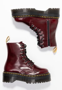 Dr. Martens Snörstövletter - red