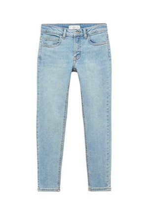 Jasnoniebieskie obcisłe jeansy denim z zapięciem na guzik i zamek błyskawiczny, przednimi i tylnymi kieszeniami oraz szlufkami na pasek, ułożone płasko na białym tle.