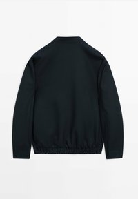 Zwarte sweatshirt met een kraag, elastische onderrand en lange mouwen. Gemaakt van een gladde stof in een effen kleur zonder zichtbare patronen of accenten.
