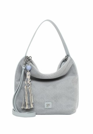 Sac à main texturé gris clair avec une seule bandoulière, une bandoulière amovible pour porter en travers du corps et un gland décoratif avec des perles sur un fond blanc.