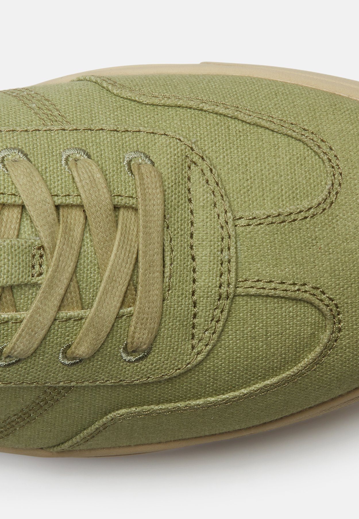 LOW LACE-UP SNEAKER