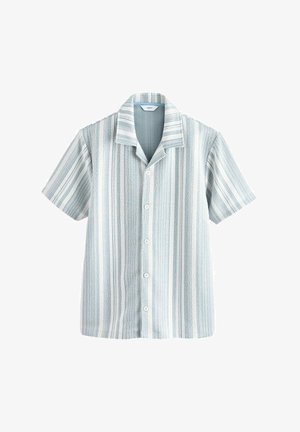 Koszula z krótkim rękawem w jasnoniebiesko-białe paski, z kołnierzykiem, zapięciem na guziki i teksturowanym materiałem.