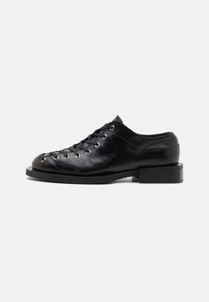 Henrik Vibskov KELLY SHOES UNISEX - Paeltega jalanõud - black
