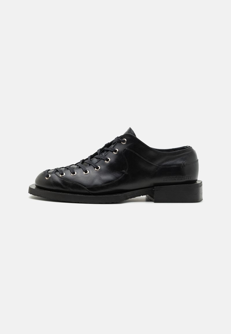 Henrik Vibskov KELLY SHOES UNISEX - Παπούτσια με κορδόνια - black