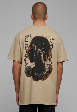 Upscale by Mister Tee GIZA TEE - Print T-shirt - sand