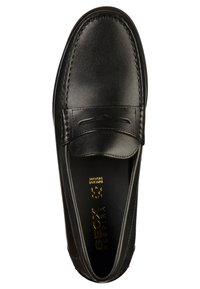 Mocassino in pelle nera con dettagli cuciti e punta arrotondata. Presenta una texture liscia e un logo sottile sulla soletta.