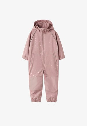 Pink vandtæt jumpsuit med hætte, frontlynlås og lommer. Har et hjerte mønster og elastiske manchetter for en sikker pasform.