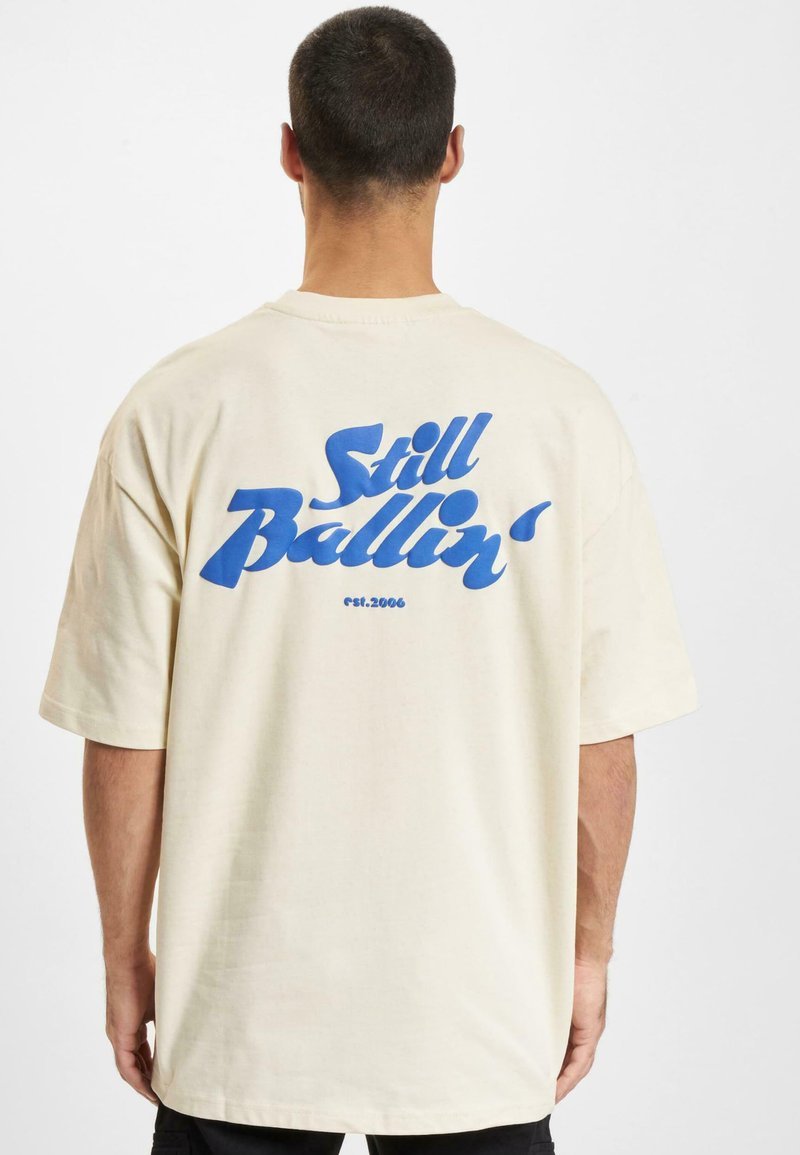 DEF BALLIN - Triko s potiskem - sand
