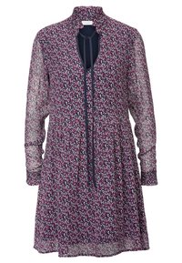 Blommig klänning i genomskinligt, lätt tyg; har hög halsringning, långa ärmar och en marinblå knytning med drapering vid midjan.