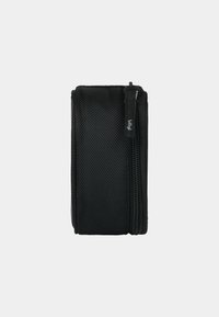 Pochette nera con zip e rivestimento in mesh testurizzato. Forma rettangolare compatta, con dettagli di cucitura e un laccio in tessuto.