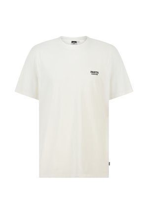 Wit T-shirt met korte mouwen en ronde hals, met kleine zwarte tekst "PASTA Culture Club" op de linkerborst.