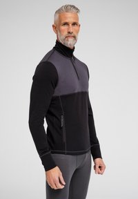 Sort og grå lynlåshals termisk top med lange ærmer, struktureret stof og sidelomme med lynlås. Slim fit med kontrastfarvede paneler.