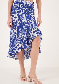 REGULAR FIT - Falda acampanada - blue