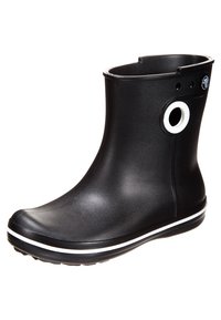 Botte de pluie en caoutchouc noir avec un accent blanc rond, texture lisse, hauteur aux chevilles et une bande blanche sur la semelle. Design à bout rond.