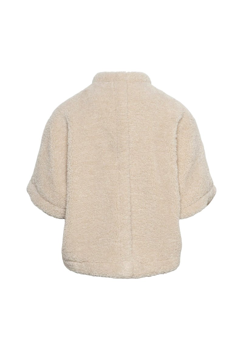Beige pluche fleece jack, korte mouwen, kraagloos ontwerp, gestructureerd oppervlak, geen sluitingen, naden zichtbaar aan de achterkant.