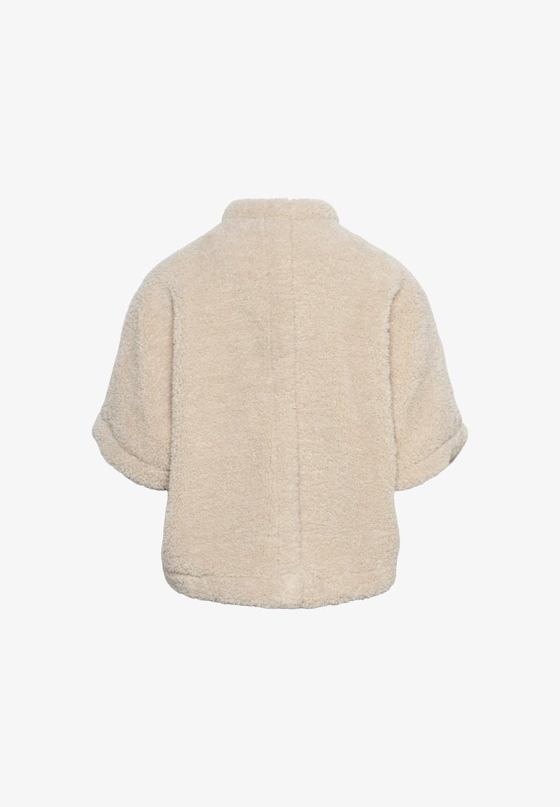 Beige pluche fleece jack, korte mouwen, kraagloos ontwerp, gestructureerd oppervlak, geen sluitingen, naden zichtbaar aan de achterkant.