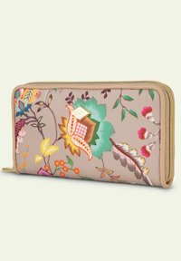 Monedero con cremallera de flores que presenta una superficie texturizada beige con vibrantes flores multicolores, hojas y un acento de logotipo dorado en la parte frontal.