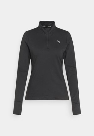 Haut de sport noir à manches longues avec zip au quart et petit logo Puma blanc sur le côté gauche de la poitrine, conçu pour la course.