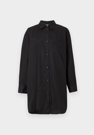 Sort skjorte med knapper lavet af glat stof, med klassisk krave, lange ærmer og en afslappet pasform med lige kant.