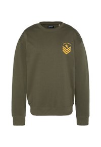 Bluza w kolorze oliwkowej zieleni wykonana z bawełny, z okrągłym dekoltem, ściągaczami na rękawach oraz żółtą grafiką na piersi z gwiazdkami i szewronami.