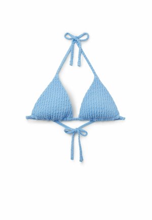 Hellblau texturiertes dreieckiges Bikini-Top mit Neckholder und Bindebändern am Rücken auf weißem Hintergrund.