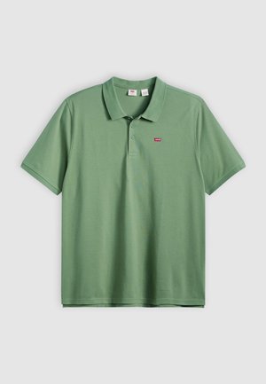 Groene polo shirt van katoen, met een kraag, korte mouwen en een klein rood logo op de borst. Gladde textuur, standaard pasvorm.