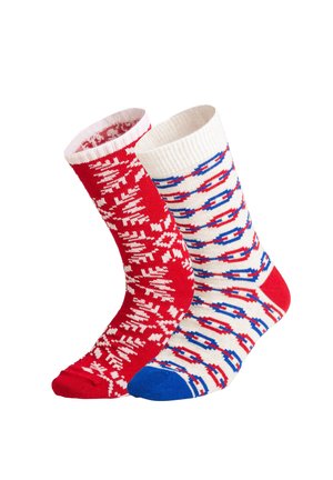 Katoenen sokken in het rood met witte sneeuwvlokpatronen en crème met blauwe/rode diagonale lijnen. Geribbelde bovenkanten en contrasterende teenkleuren.